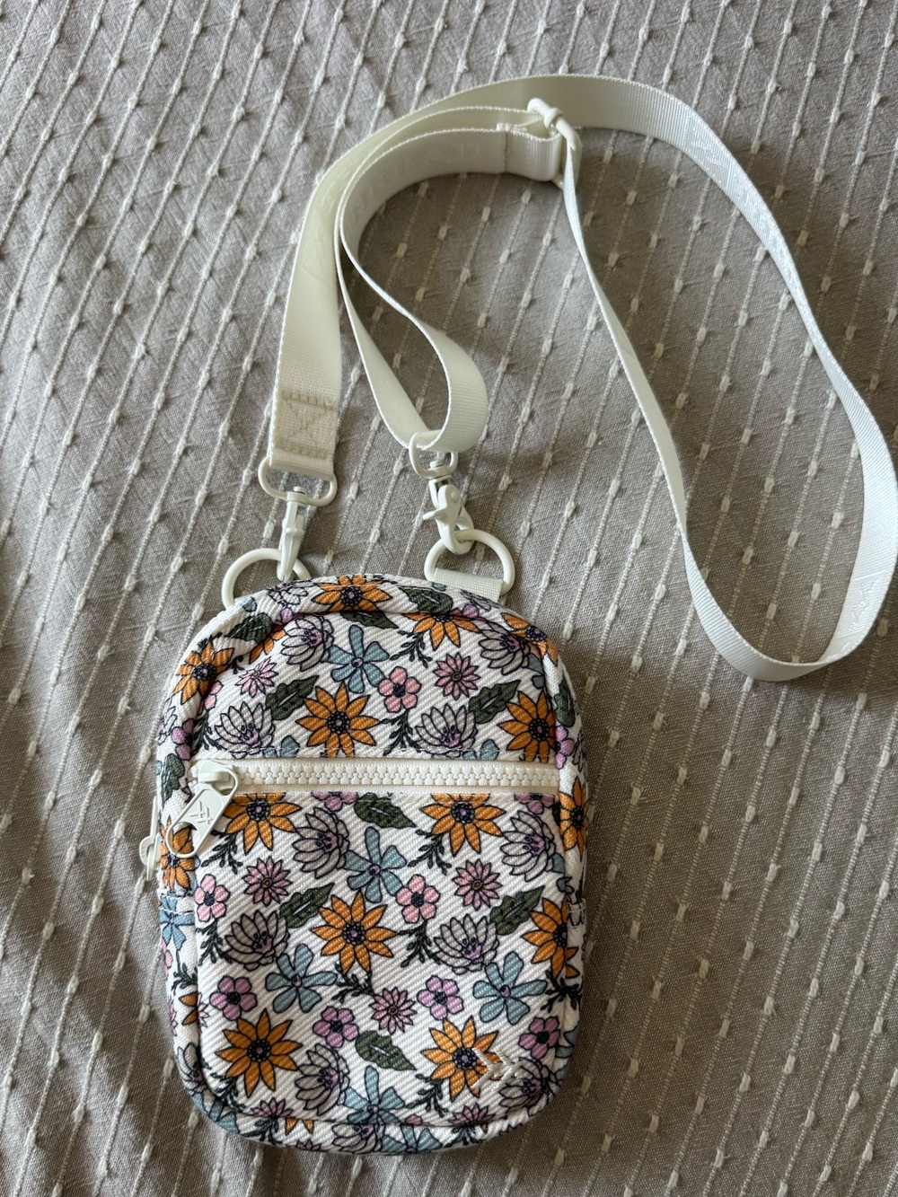 Thread Mountain Flower Crossbody Bag
